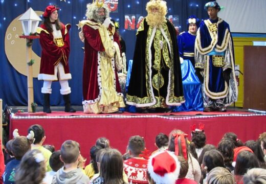 Visita Reis Magos aos coles de Neda