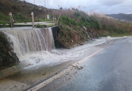 Novo episodio de vertidos contaminantes na costa de Arteixo