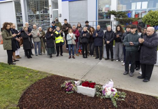 O Concello recorda cunha placa a José Antonio López e Pilar Castro, vítimas dun accidente de tráfico na avenida de Fisterra hai cinco anos