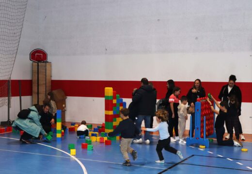 Vella Escola fará un mural antipolución colaborativo no polideportivo municipal Pilar Barreiro Senra de Lousame