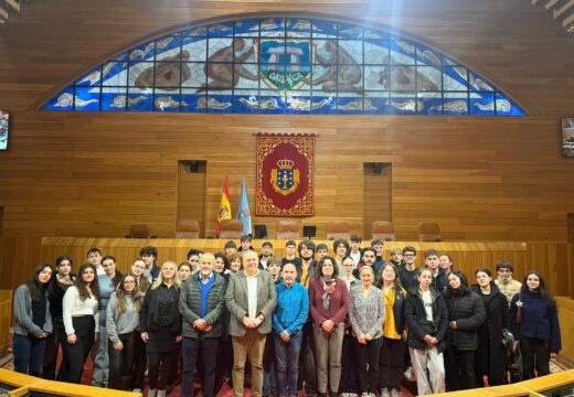 O alcalde acompañou aos participantes no Programa de Intercambio Xuvenil na visita ao Parlamento de Galicia
