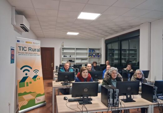 Frades clausura os obradoiros de capacitación dixital para aprender a utilizar o móbil, a tablet e o ordenador