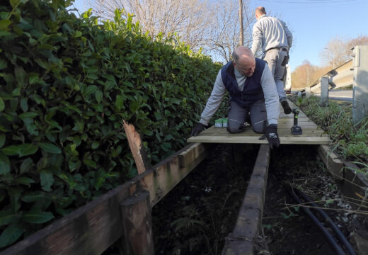 O Concello de San Sadurniño repara a pasarela danada en Cornide por unha saída de vía
