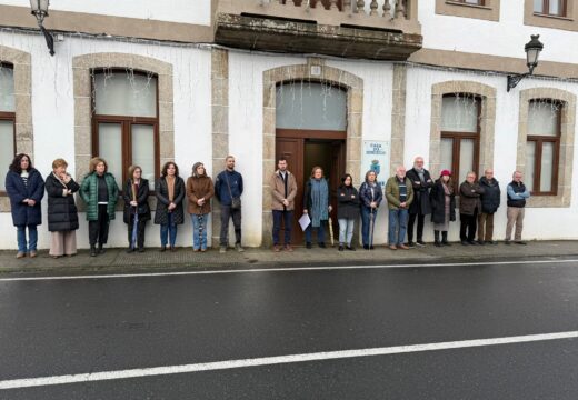 O Concello de Paderne convocou hoxe á veciñanza para gardar un minuto de silencio en memoria das vítimas do accidente ferroviario de Adamuz (Córdoba)
