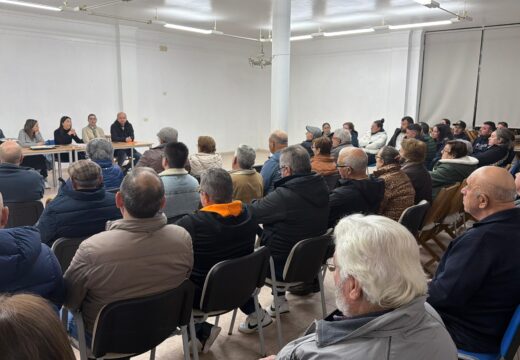 O goberno local de Ribeira reúnese coa veciñanza de Corrubedo e Olveira