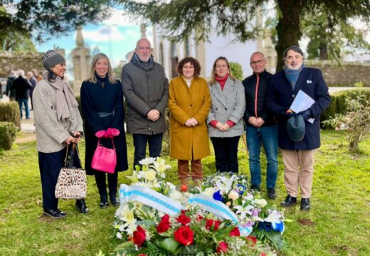 A alcaldesa de Santiago destaca a honestidade e o compromiso con Compostela de Isaac Díaz Pardo no acto de homenaxe en Boisaca