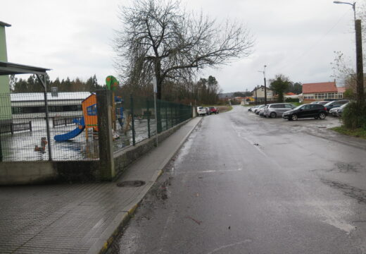 O concello desminte as afirmacións do Grupo Municipal Socialista sobre o estado da contorna do CEIP Otero Pedrayo