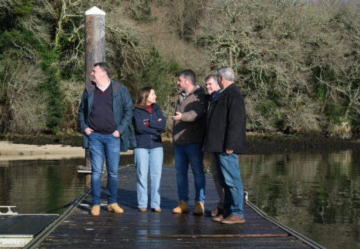 Villaverde presenta en Outes o proxecto para a renovación do Porto da Barquiña