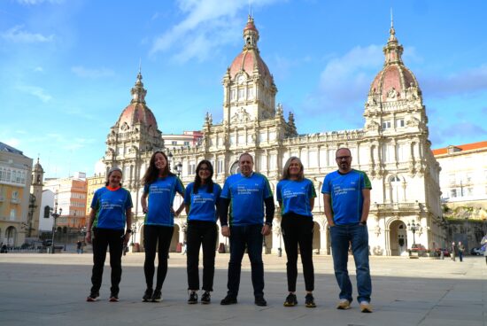 O Club Riazor Atletismo, que cumpre un cuarto de século este ano, embaixador das primeiras camisetas oficiais do medio maratón C21