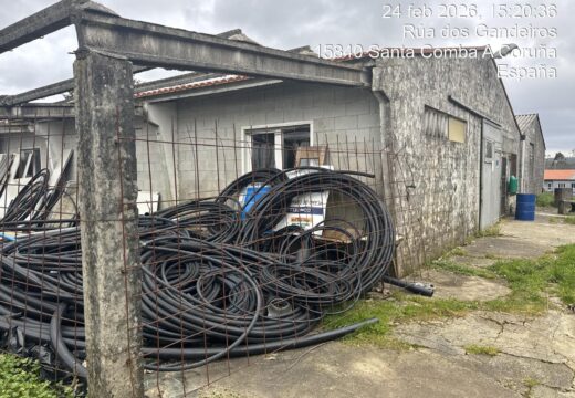 O BNG esixe ao Concello de Santa Comba que retire o vertedoiro de lixo que acumulou á beira de instalacións municipais