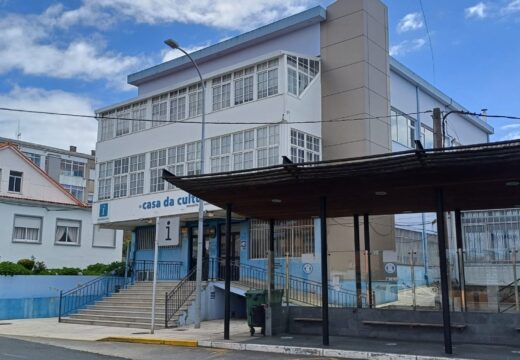 O Concello de Neda volve licitar as obras de substitución do conxunto das fiestras da Casa da Cultura