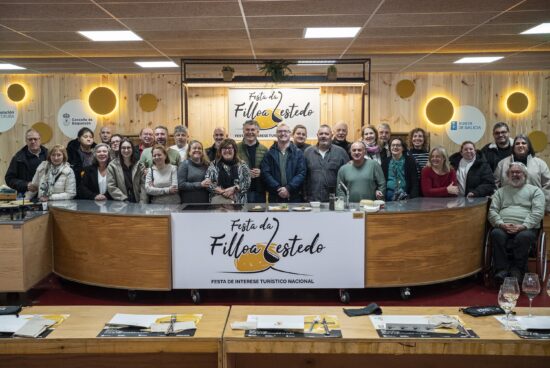 Integrantes de ONCE Santiago gozan dunha cata sensitiva no programa Filloa Accesible