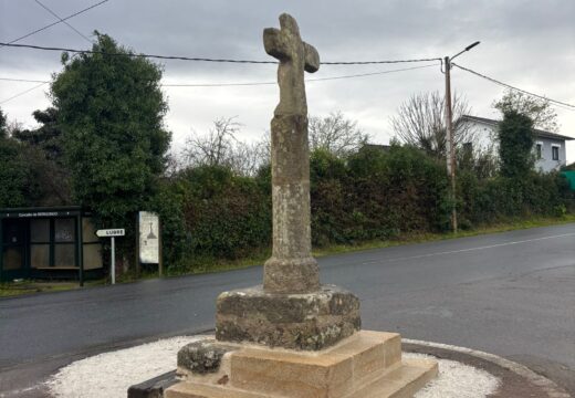 O Concello conclúe a restauración do cruceiro de Obra de Pano tras sufrir un sinistro de tráfico
