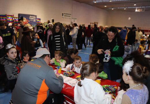 O Festival de Entroido de Lousame colgou o cartel de “non hai billetes”