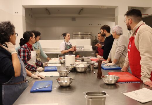 O Concello de Carballo aposta pola formación dos sectores económicos con iniciativas dirixidas a profesionais do turismo e da alimentación