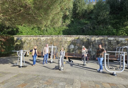 O paseo da praia dá Ribeira estrea nova área de calistenia