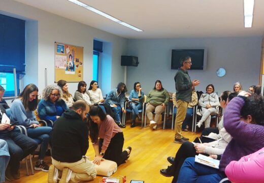 Cheo total no obradoiro práctico de primeiros auxilios na infancia do Concello de Brión