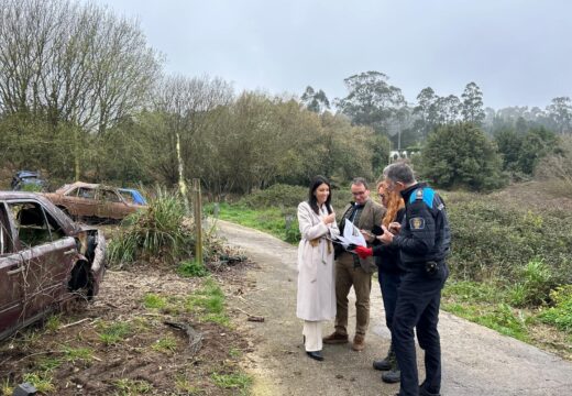 O concello desbloquea a retirada dos vehículos abandonados nas inmediacións do Xulgado de Ribeira