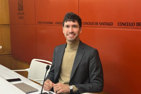 O concelleiro Iago Lestegás afirma que o labor do Concello “está a dar froitos” para garantir o dereito á vivenda e pide maior proactividade á Xunta no control dos pisos turísticos