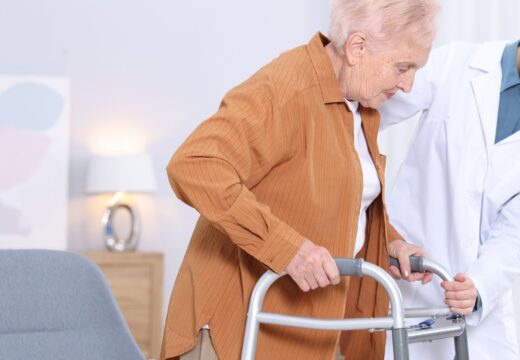 Neda prevé ofrecer ata 12.000 horas de axuda no fogar a maiores que aínda non teñen recoñecida a dependencia