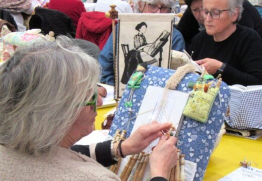 A “Xuntanza de palilleiras de Neda” celebra este sábado a súa edición 20 aniversario