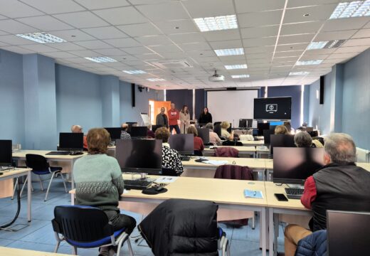 Máis de 1.000 persoas participan nas actividades formativas do programa “Remocea”, ás que se sumou hoxe un taller de promoción das TIC para maiores de 60 anos