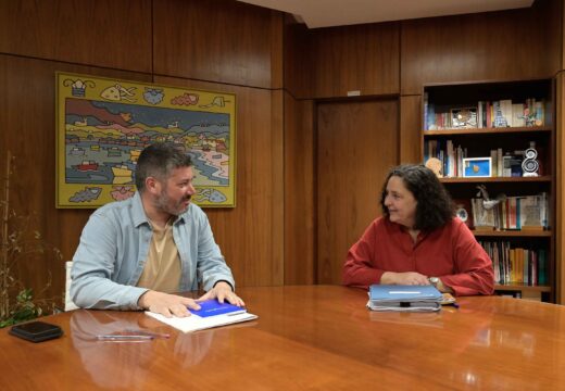 Belén do Campo e o alcalde de Serra de Outes avalían as necesidades do concello nun encontro de traballo