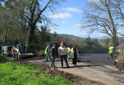 O concello renova o pavimento do núcleo da Tapia, na parroquia de Soandres