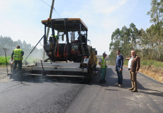 As obras de renovación integral da estrada entre Santa Margarita e a Baiuca avanzan a pleno rendemento