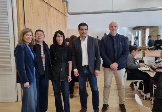 A Xunta impulsa en Ponteareas o oficio de ourivería a través dun obradoiro colaborativo inspirado nas alfombras florais