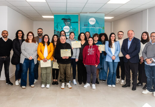 Belén do Campo felicita en Amicos ás alumnas que remataron a súa formación de atención sociosanitaria a persoas dependentes grazas a un apoio da Xunta de máis de 52.000€
