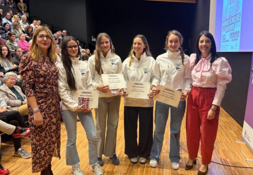 O Concello de Ribeira homenaxea a unha trintena de deportistas polo Día Internacional da Muller