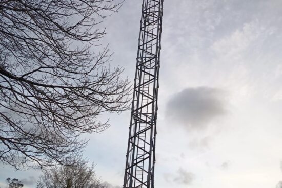 O BNG de Santa Comba solicita información sobre a licenza de obra e cesión dunha finca municipal para a instalación dunha antena de telecomunicacións na parroquia de San Pedro de Cícere