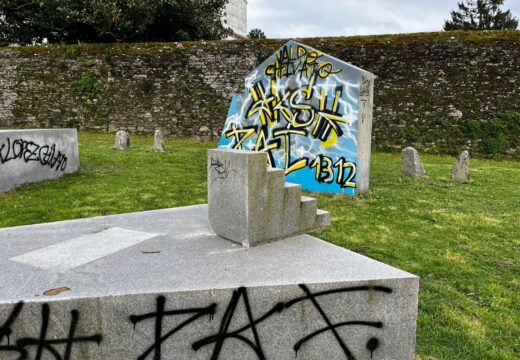 O PSdeG denuncia a deixadez do goberno bipartito co patrimonio escultórico de Santiago