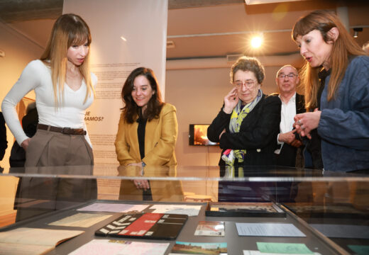 O Quiosco Alfonso acolle a exposición ‘Emigrantas: Emerxer do silencio’, unha homenaxe ás historias da emigración das mulleres galegas