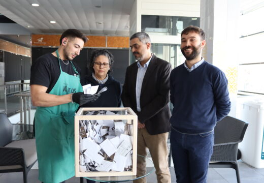 O mercado municipal premia a fidelidade da súa clientela co sorteo de 10 carriños da compra polo Día das Persoas Consumidoras