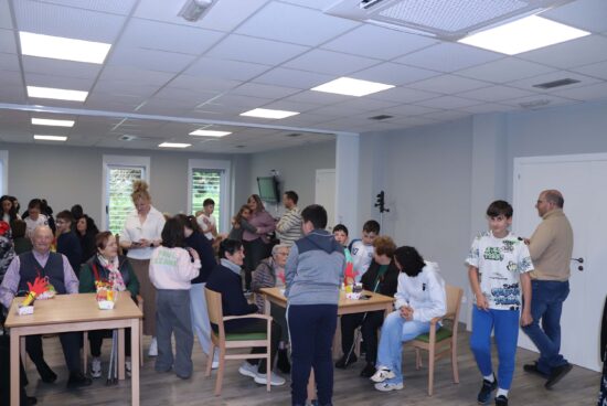 Nenos e nenas de 5º e 6º de primaria do CPI Ponte Carreira comparten lendas locais e galegas cos seus maiores