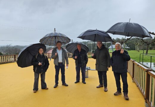 O Concello finaliza as obras de renovación do parque infantil de Bemantes