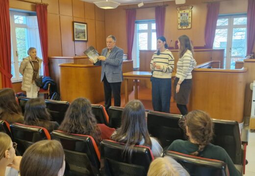 O alcalde recibe aos estudantes alemáns que están de intercambio en Oleiros