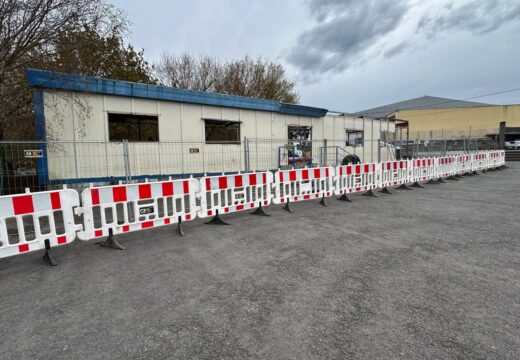 Abegondo retira os históricos barracóns do CEIP San Marcos para xerar zona verde no patio