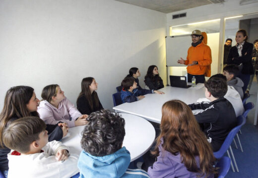 A Xunta visita nos Peares o programa SpringWeek no que 1.400 alumnos mellora o seu nivel de inglés