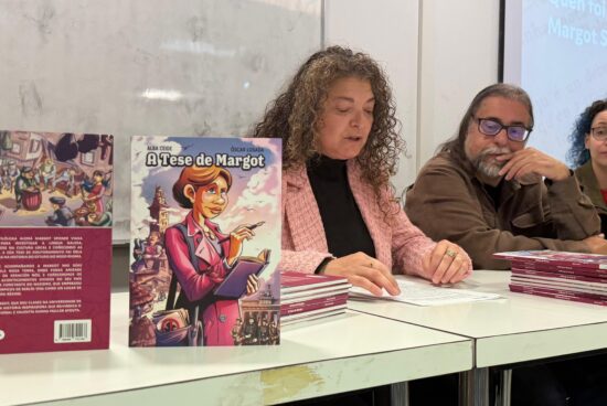 Ribeira acolleu a presentación da novela gráfica de Óscar Losada e Alba Ceide sobre a filóloga Margot Sponer