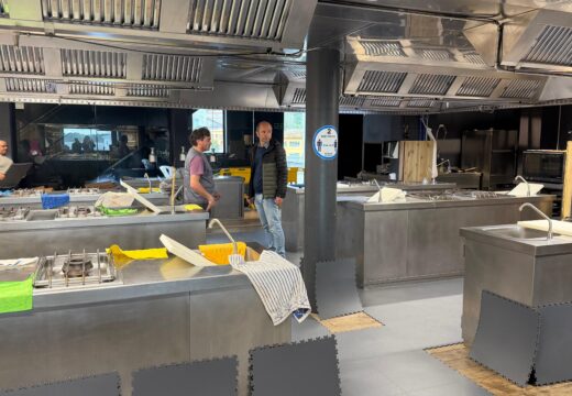O Concello de Ribeira renova o chan da aula de cociña do mercado municipal por un importe arredor dos 8.000 euros