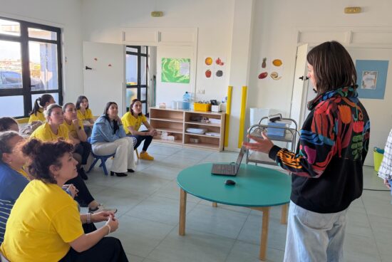 Os centros educativos de Ribeira reciben informacións sobre a intervención en situacións de violencia contra a infancia