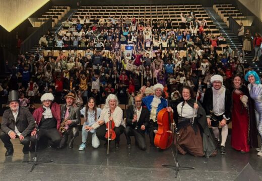 Máis de 800 estudantes de Ribeira achegáronse á música cun espectáculo impulsado polo Conservatorio Municipal