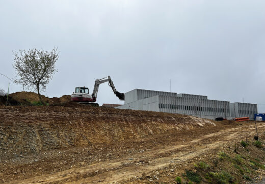 Abegondo abrirá en xuño o centro de saúde tras completar o aparcamento e accesos, xa en marcha