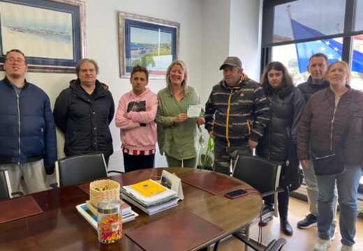 A alcaldesa de Fene recibiu a ASPANEPS no marco do seu 45+1 aniversario