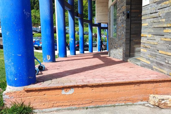 Un informe apunta ao Concello polas filtracións nun edificio en Portádego