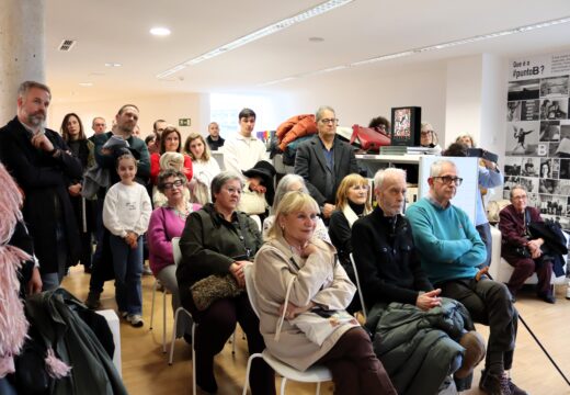 Carballo abre as portas ao universo escénico de Xoán Manuel López Eirís nun acto nun acto marcado pola emoción, a música e o teatro