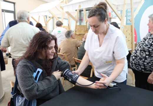 Case medio milleiro de persoas participaron nas xornadas de control da saúde no mercado municipal